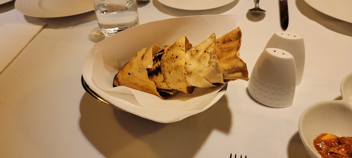 Al Nokhada Restaurant Photos 2